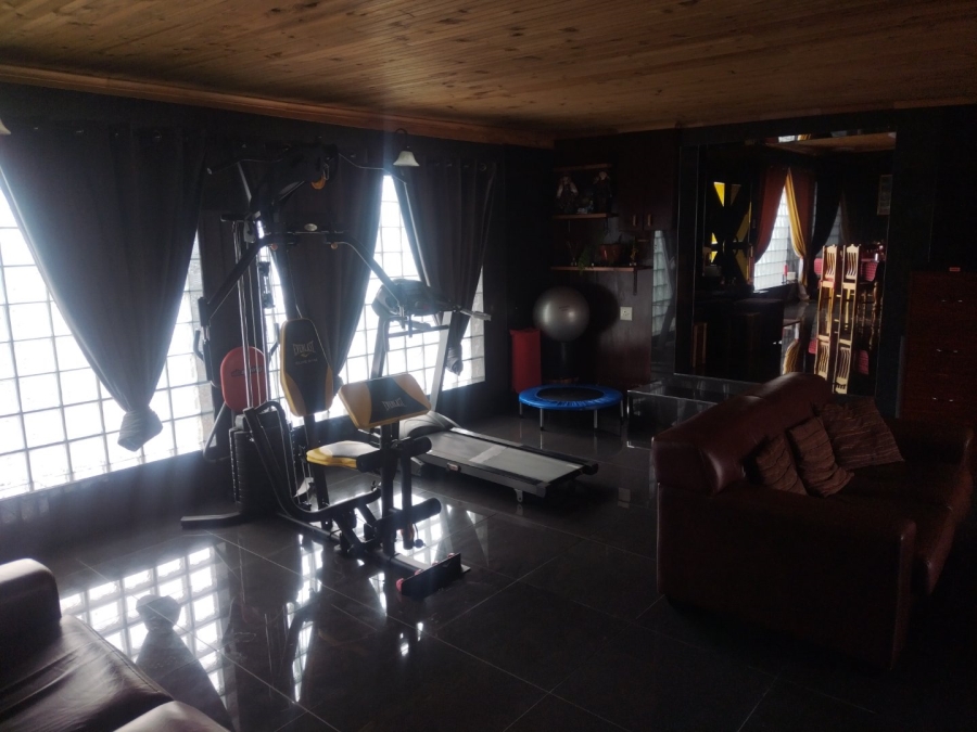 7 Bedroom Property for Sale in Brackenfell Central Western Cape